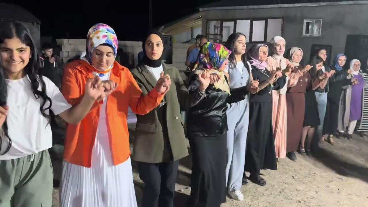 GÜLLÜCE KÖYÜNDE TOZU DUMANA KATAN SÜNNET TÖRENİ