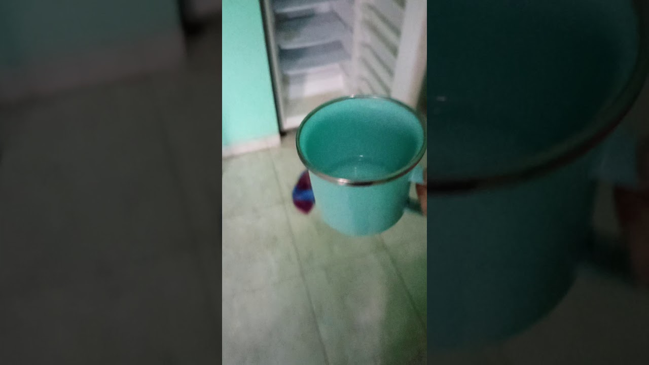 Apa yang terjadi jika saya menuangkan air panas ke dalam bunga es?