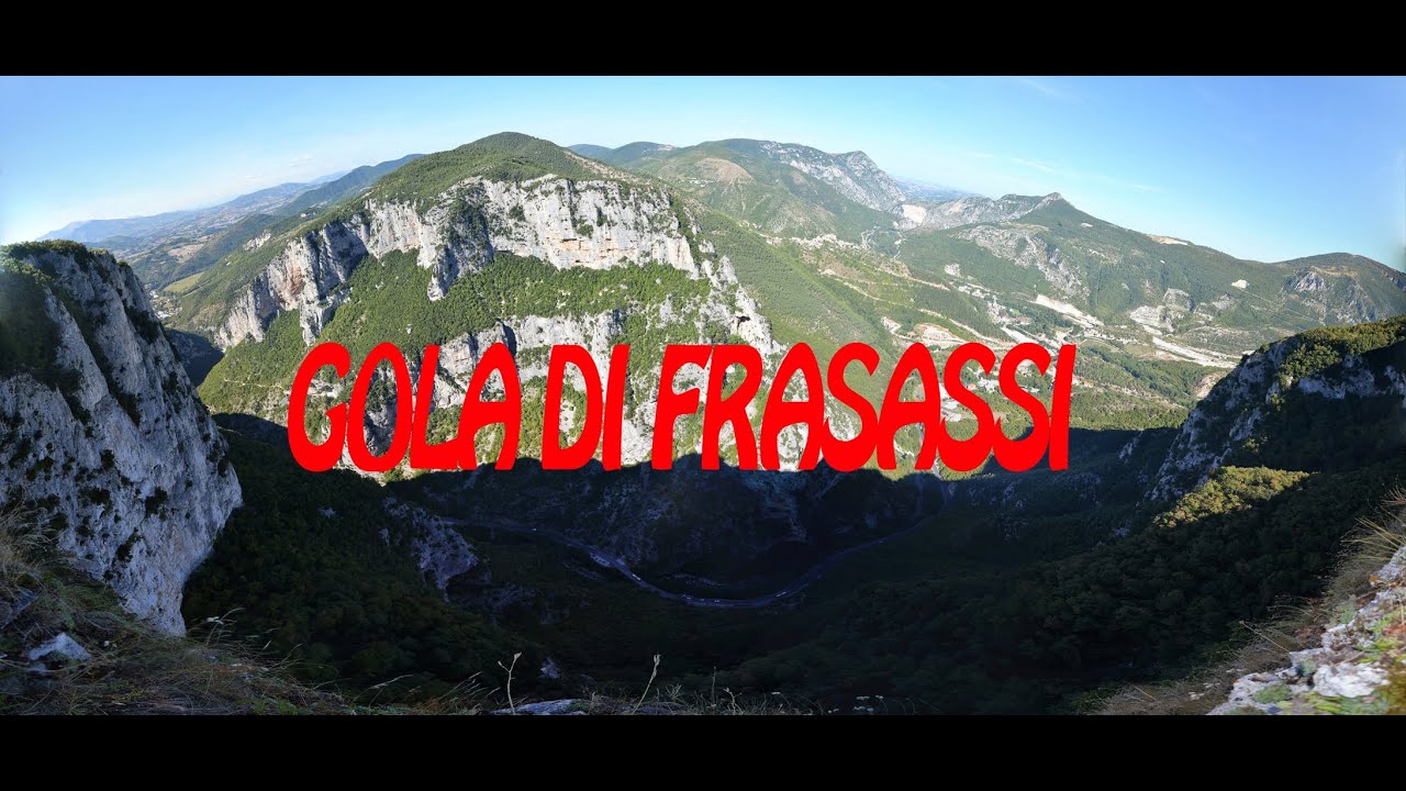 Panorama mozzafiato della GOLA DI FRASASSI dal monte VALMONTAGNANA.