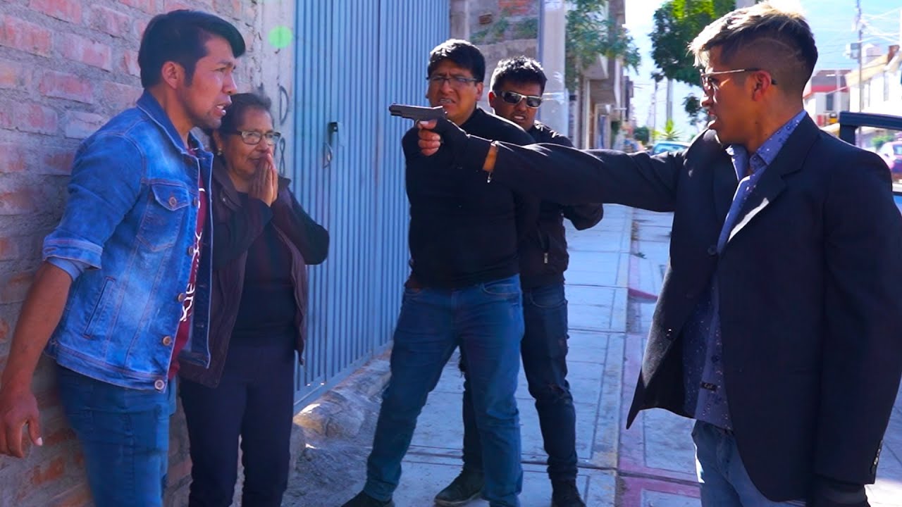 Debía dinero a los prestamistas mafiosos, por culpa de eso hasta acabaron con su madre