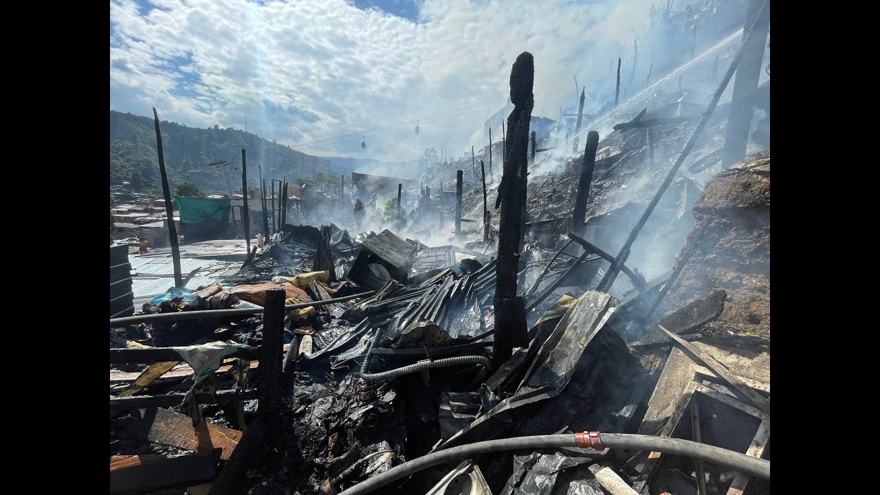 Cerca de 20 viviendas afectadas deja grave incendio en Medellín
