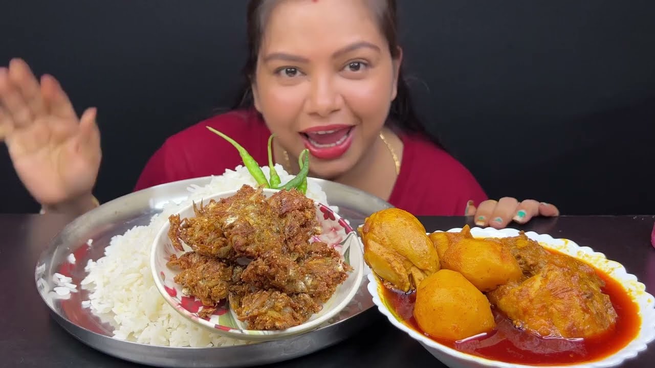 Bigbites, Eating Spicy Chicken Kosha, (murgir lal jhol)And Chuno Machet Bora।।