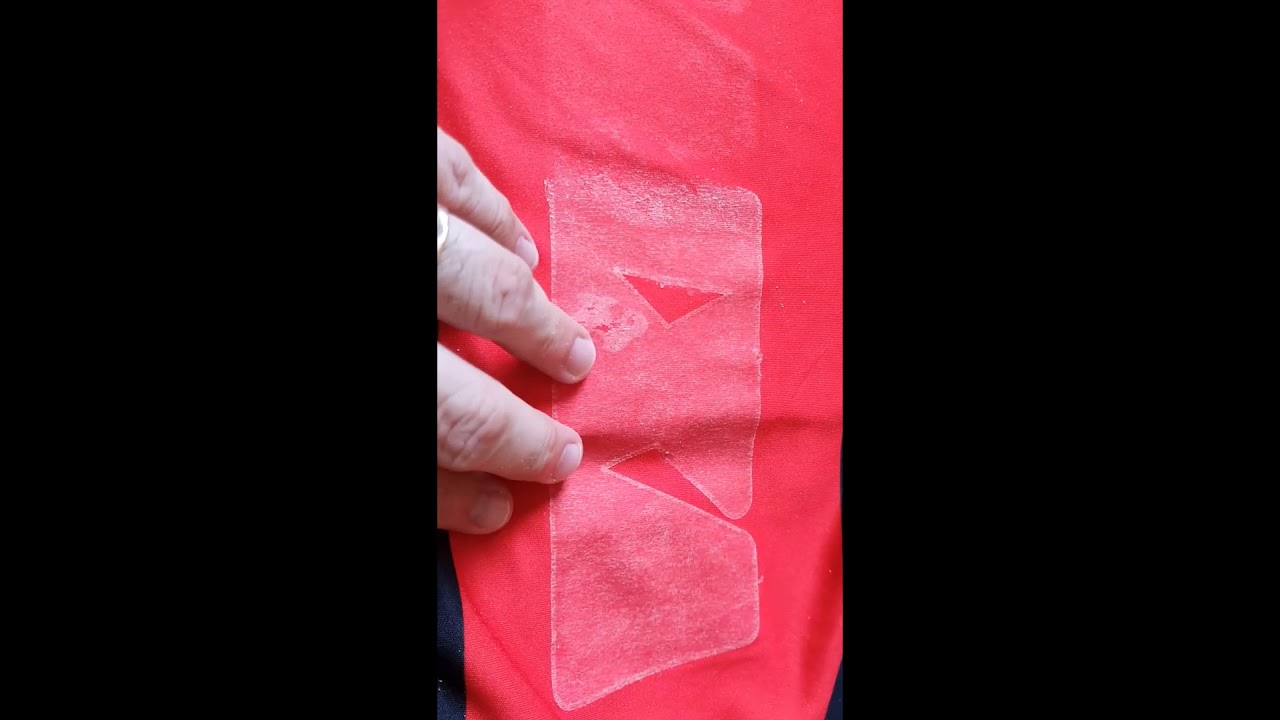 Como remover a cola em camisa de time de futebol