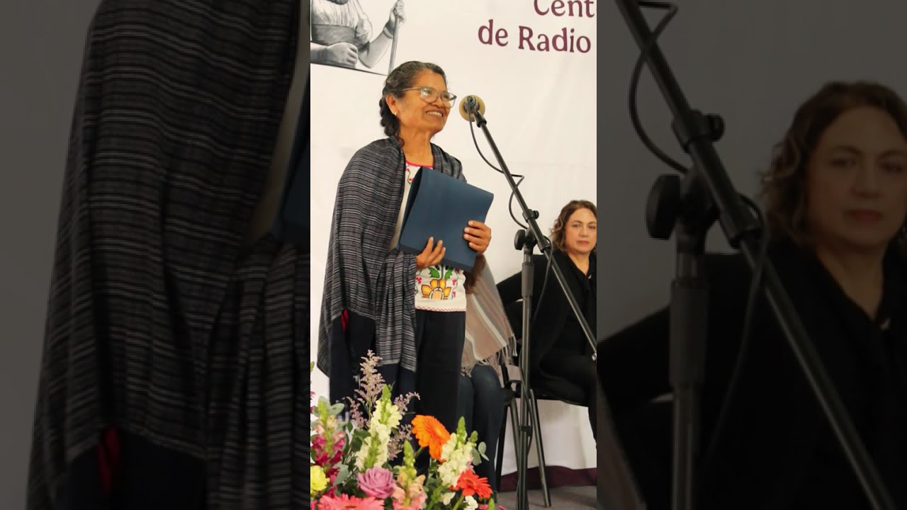 “Reconocimiento José Vasconcelos al Mérito de la Radio Pública” a la locutora mixteca Amalia Tello.