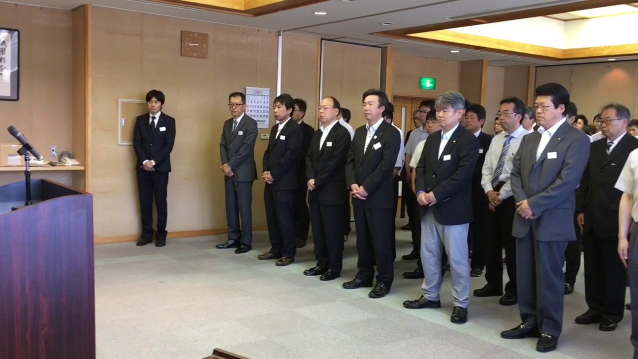 田上町長選に勝利した佐野町長が初登庁　就任のあいさつ