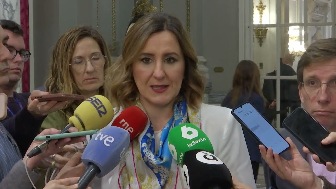 Mª José Catalá. Firma del protocol per a la creació de la Xarxa de Destinacions Turístiques Urbans.
