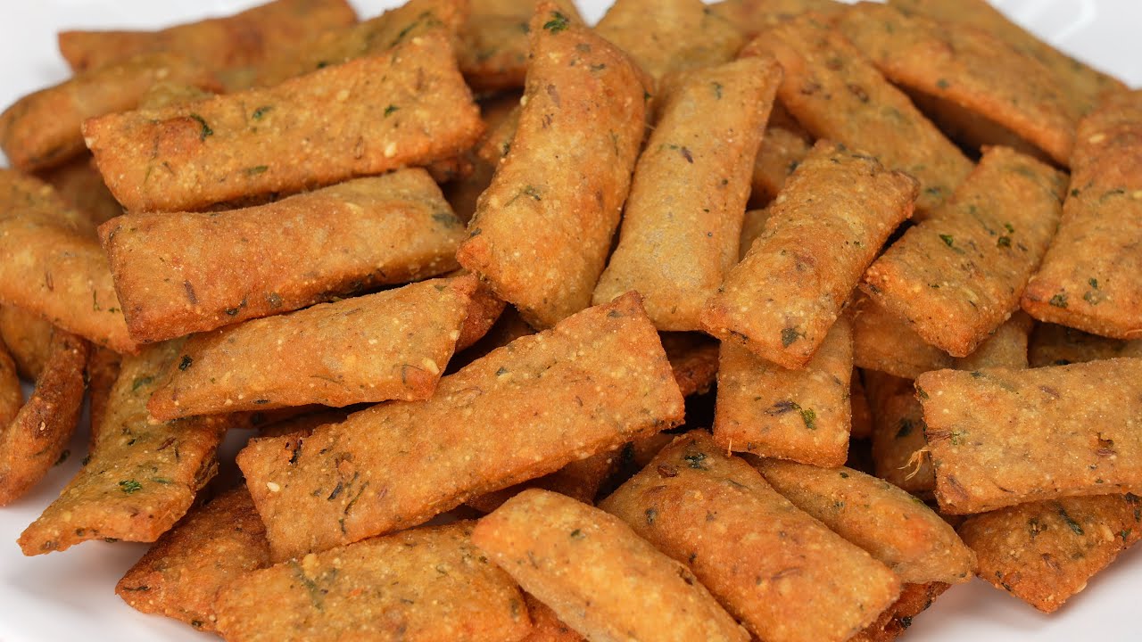 गेहूं के आटे और उबले आलू से बने नमकपारे खाकर मेहमान भी पूछेंगे आखिर कहां से मंगाया Namakpare Recipe