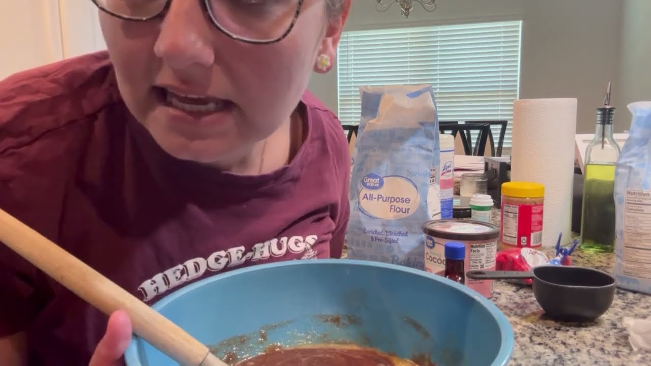 ASMR COZINHANDO COM CAROL - Bora fazer um brownie? Voz suave e caseirinho