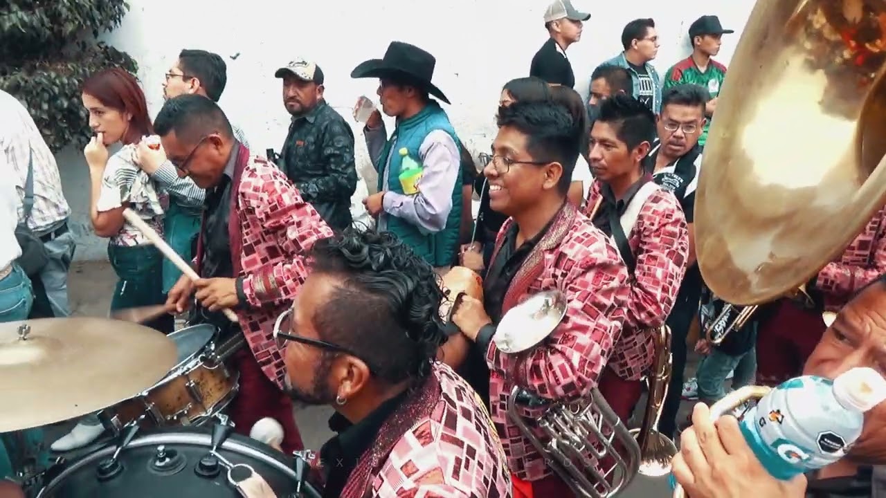 Banda la Famosa - Chinelo Carnavalero | Conga Roja | El cable