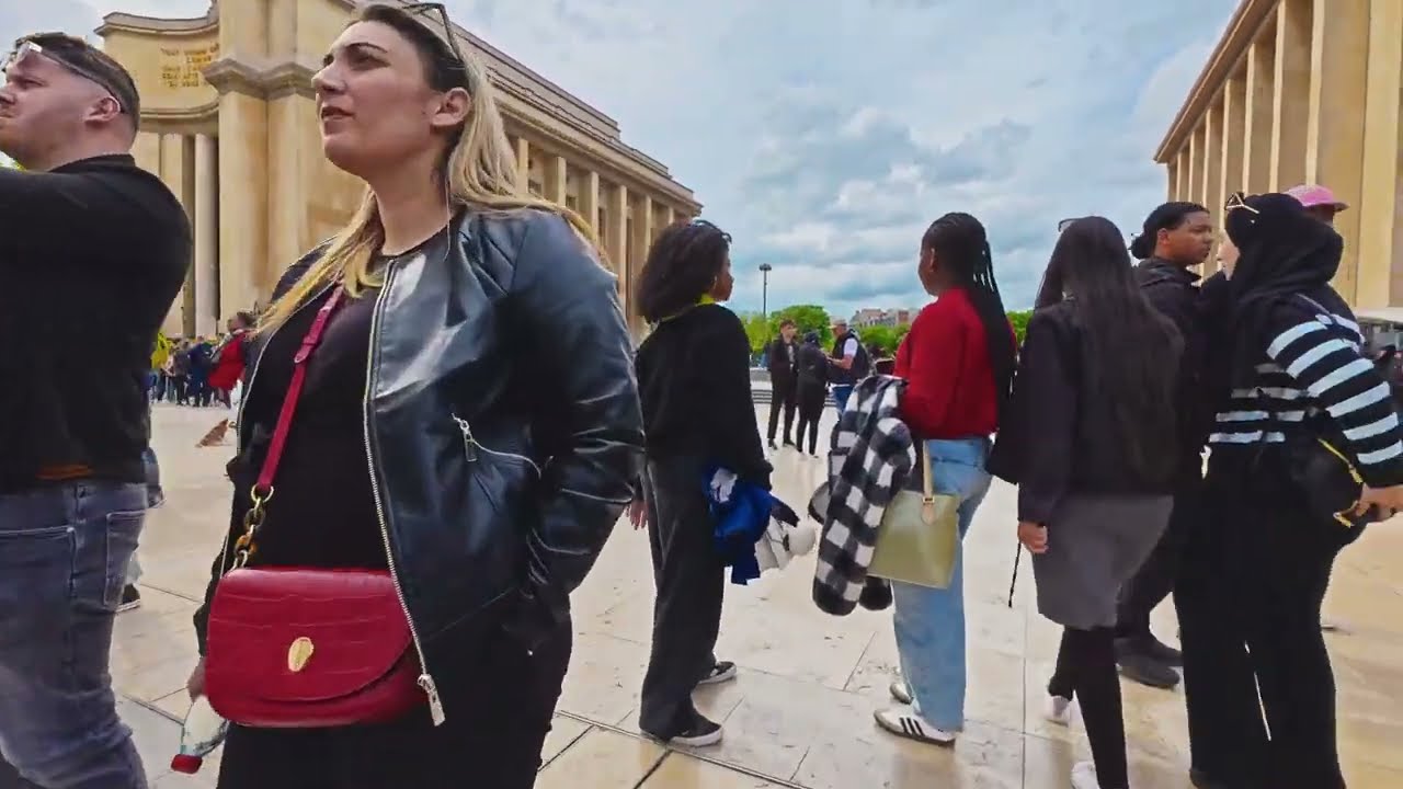 Walking tour Trocadero to Triumphal Arch, Paris