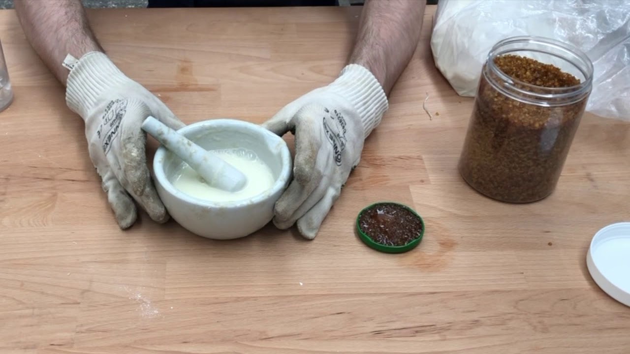 [3.3] Knochenleim und Kaseinleim herstellen.