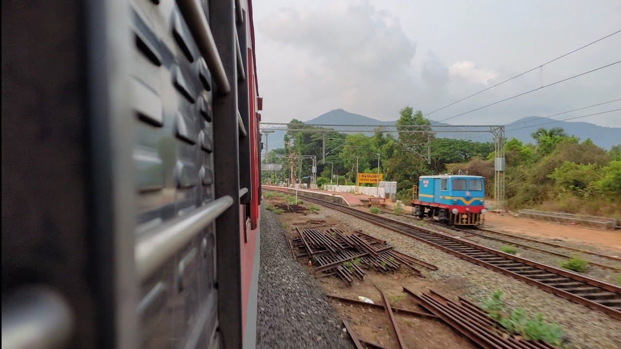 Mumbai Ernakulam Duronto Express Rips Through Konkan Railway Divisional HQ Karwar Railway Station!