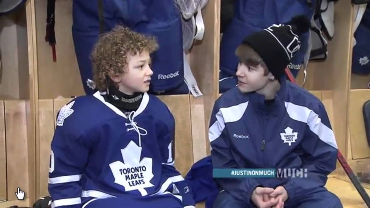 Justin Bieber & Jake Schafer - Playing Hockey HD ( Home For the Holidays )