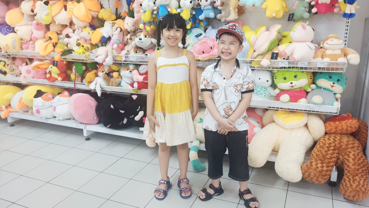 Kem C&uacute;n kh&aacute;m ph&aacute; đồ chơi trong si&ecirc;u thị