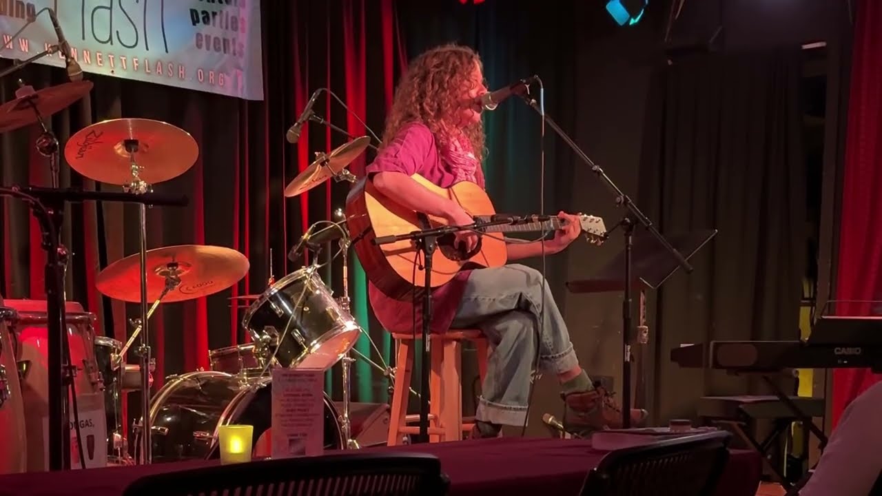 Julie Webb - Never Broke My Heart (Live from Kennett Flash Open Mic 10/12/2025)