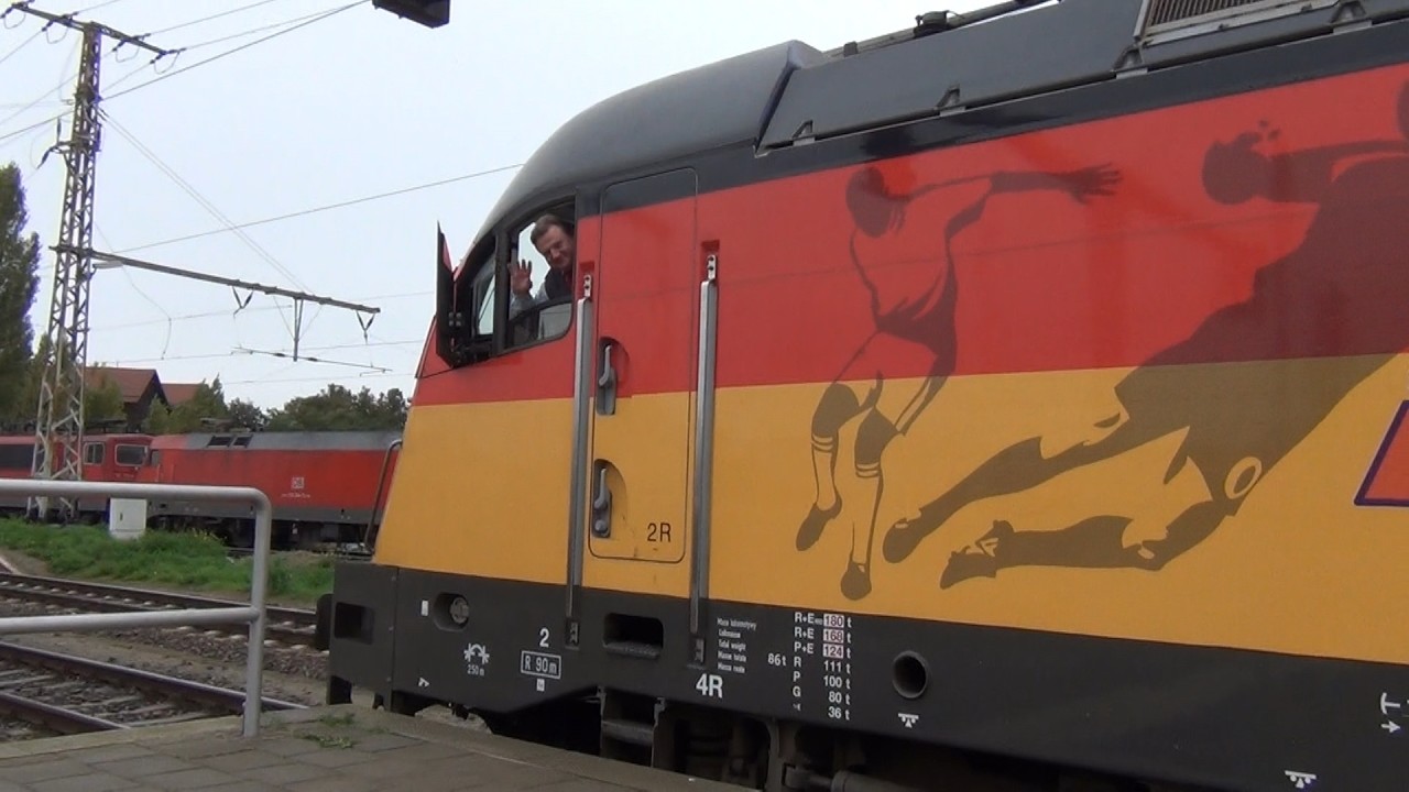 Greetings from the train driver of the Berlin Warsaw Express at departure  #pkp #ic #trainspotting
