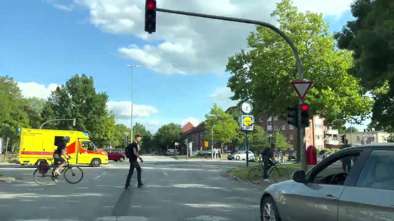 Driving ev in Hamburg in realtime August 2022 HLG HDR