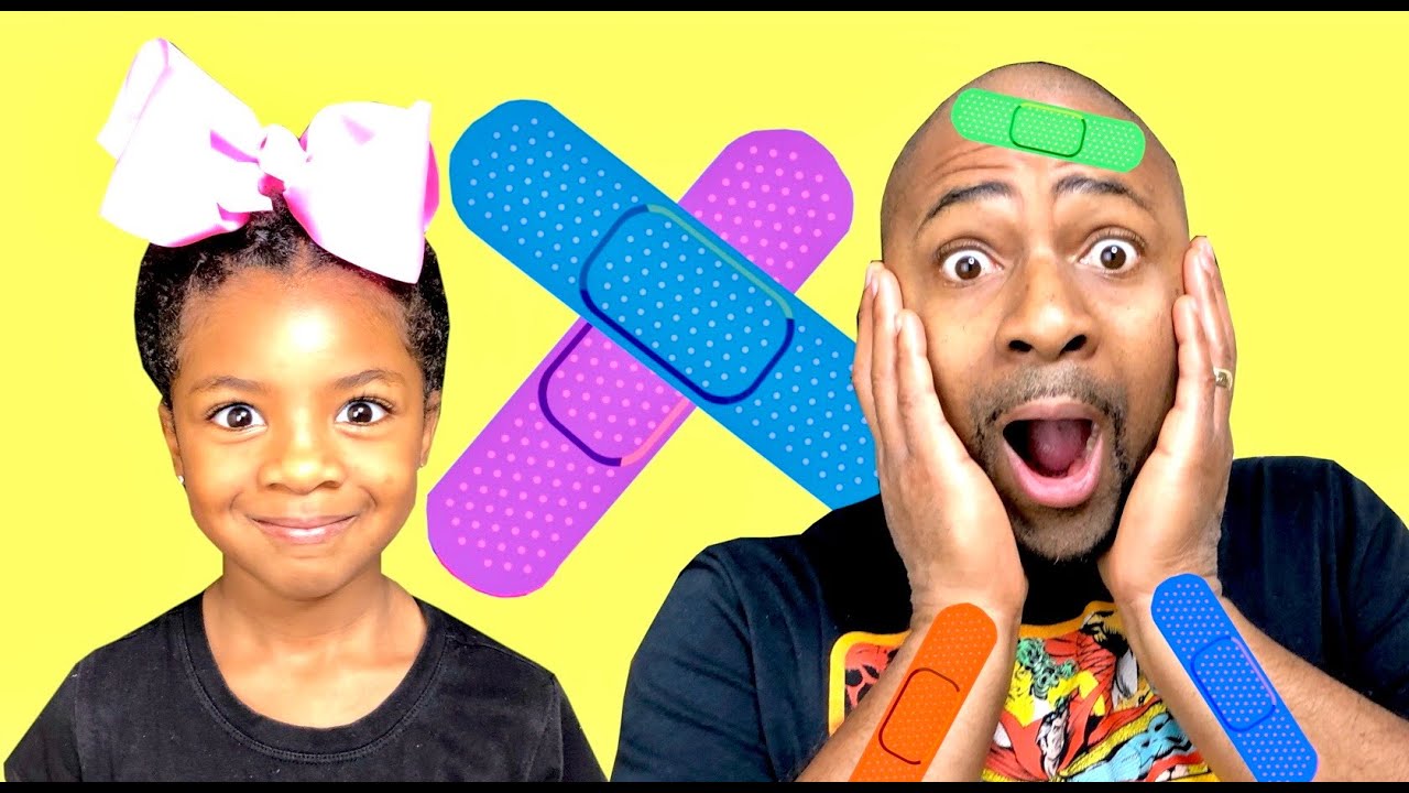 Boo Boo Story Pretend Play with Sparkle Whizzaroo and Kids