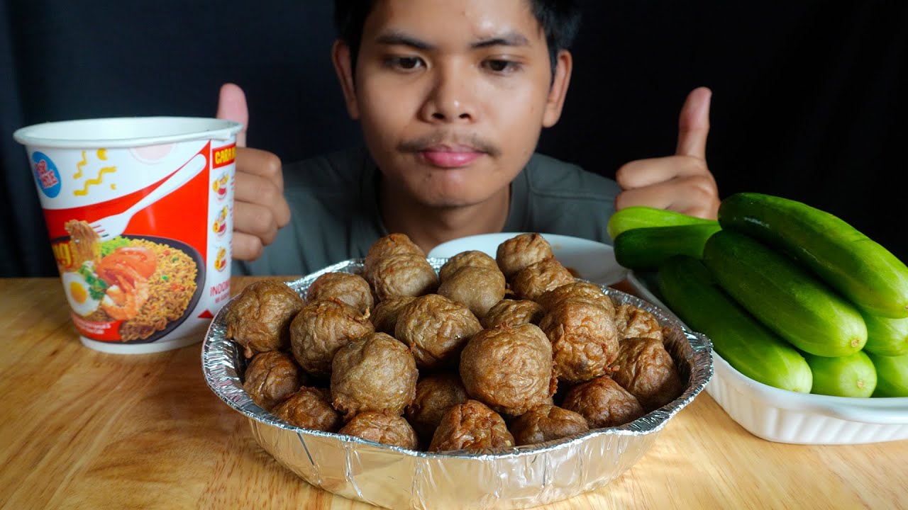 ASMR MUKBANG | Eating Beef Meatballs & Noodles