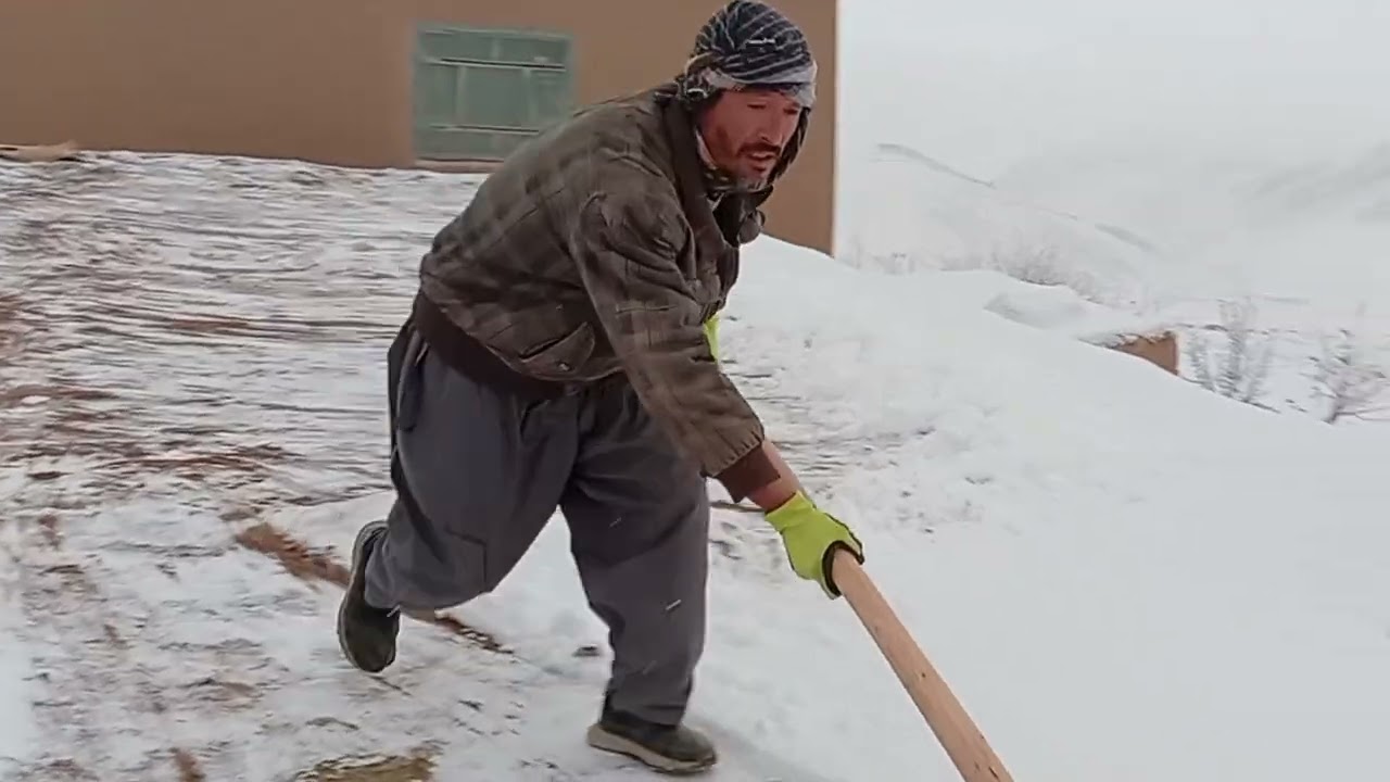 اولین برف باری در قریه بلاغه ولسوالی مالستان