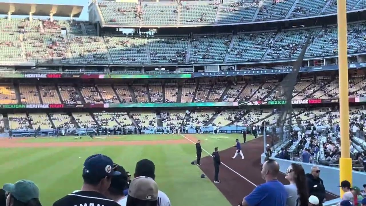 Yoshinobu yamamoto long range throw #mlb #dodgers #dodgerstadium #yamamoto