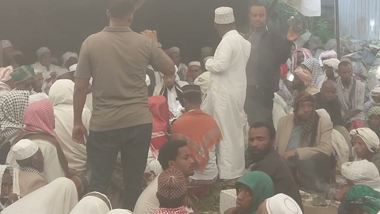 አላሁመሶሊ ወሰሊም አላ ሙሀመዲ ወአሊሂ ወሶህቢሂ ኩረማዑ