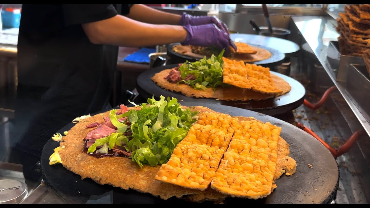 洪記煎餅果子-高雄人氣小吃!Chinese Crepe Jian Bing, Mixed grain pancake rolled with crisp fritter-台灣街頭美食