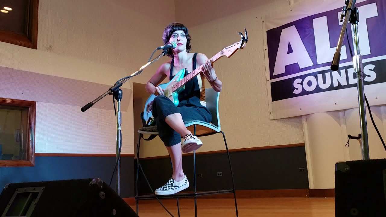 Meg Myers tests out new song 
