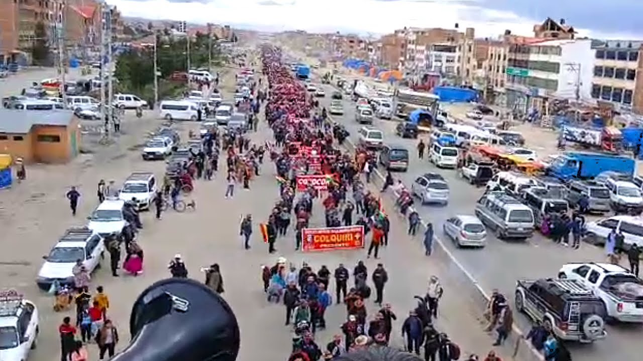 Masiva llegada al Alto de la Marcha Nacional contra DS 5503 de Rodrigo Paz, "la Patria No Se Vende"