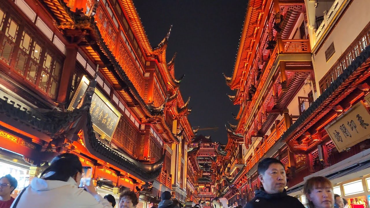 ​Old Shanghai Still Exists (And It&rsquo;s Breathtaking) 🇨🇳 Yuyuan Old Street and Yuyuan Garden China