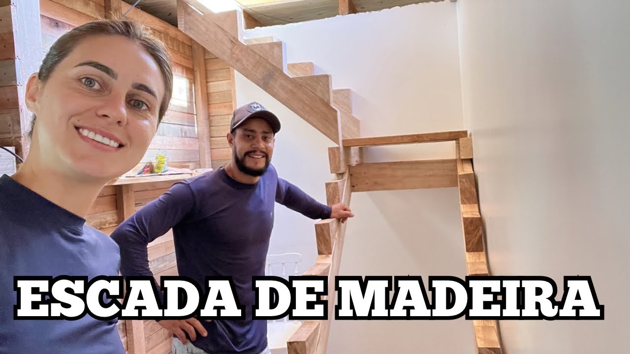NOSSA ESCADA DE MADEIRA FINALMENTE COMEÇOU! ESTÁ FICANDO INCRÍVEL 