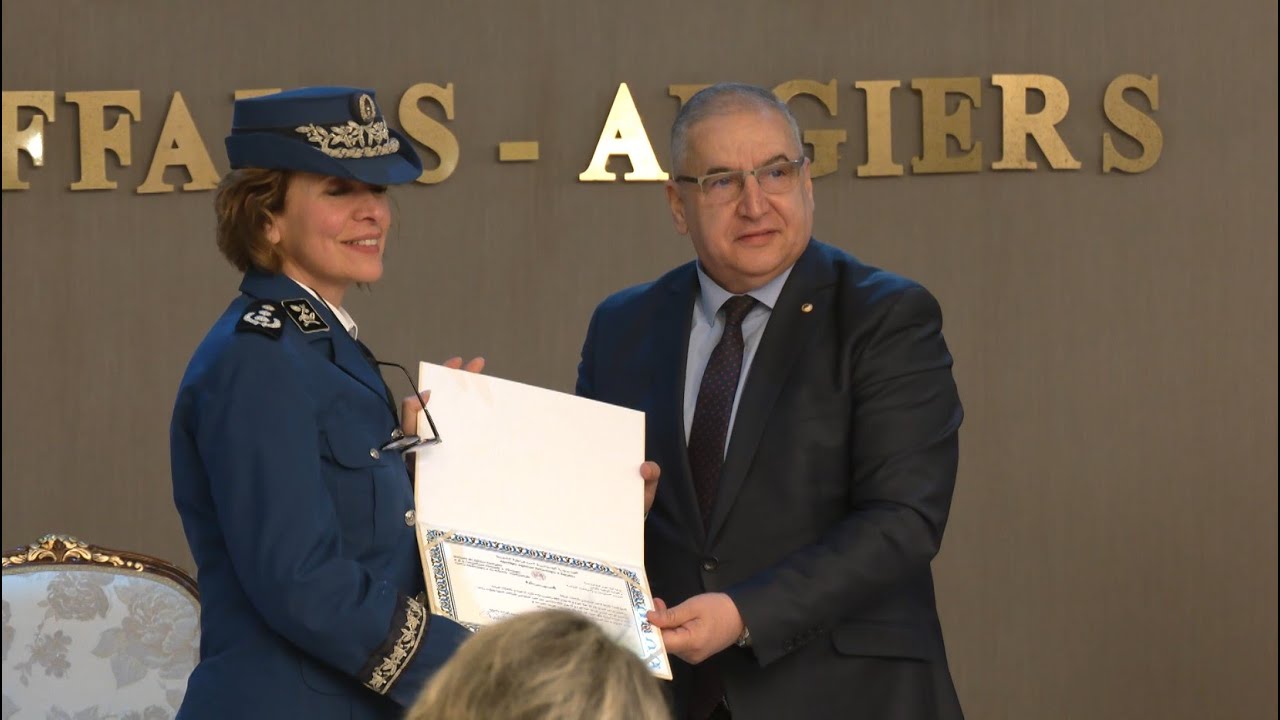 وزارة الخارجية : تسليم شهادات نهاية دورة تكوينية لفائدة 55 ضابط من المديرية العامة للأمن الوطني