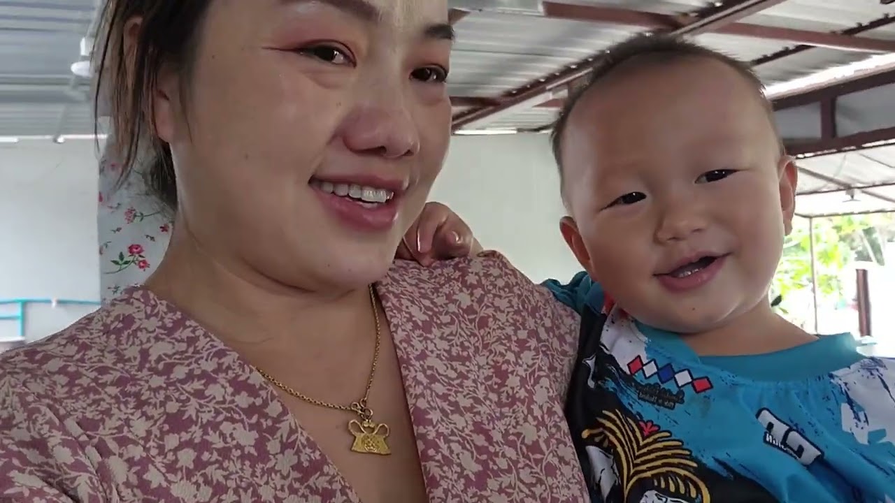 Nrog peb cov niam txiv tub mus noj fawm os qab kawg li nawb 