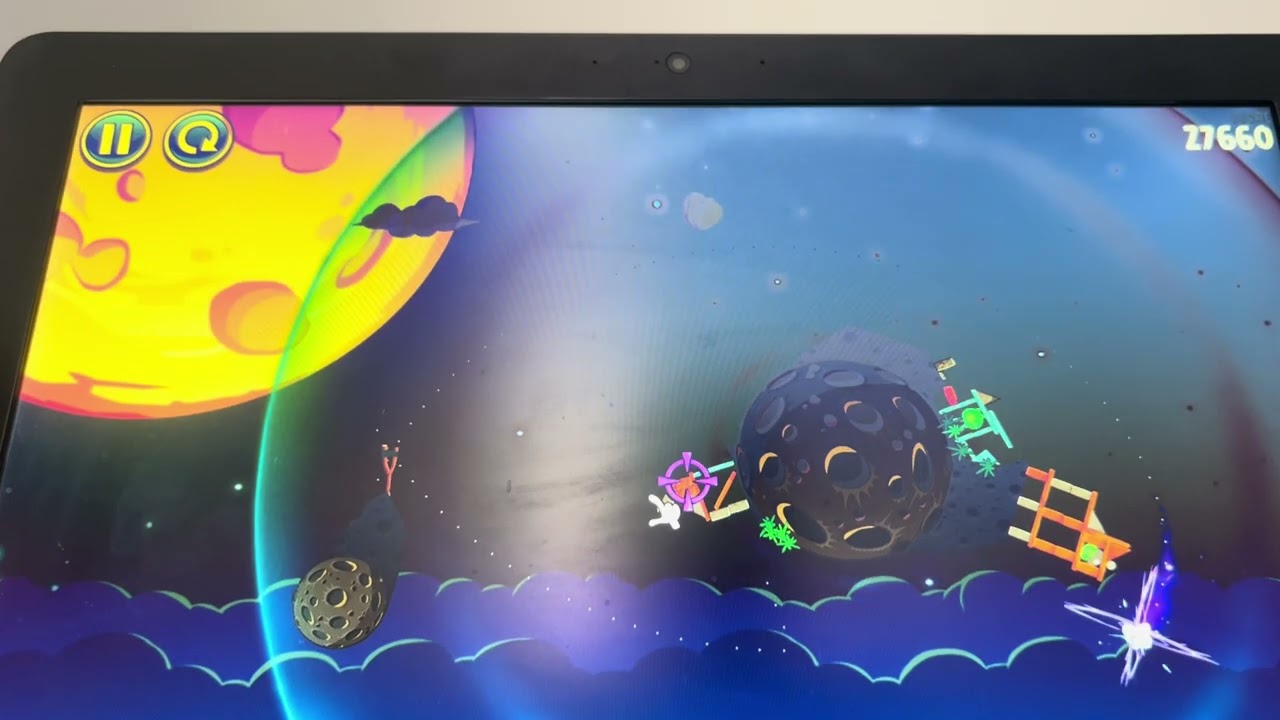 Jugando Angry Birds Space ￼