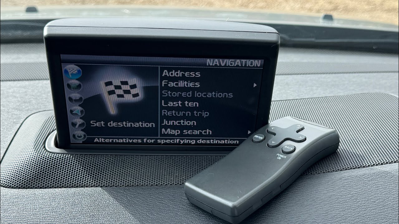 Volvo XC70 - Navigation operation with remote