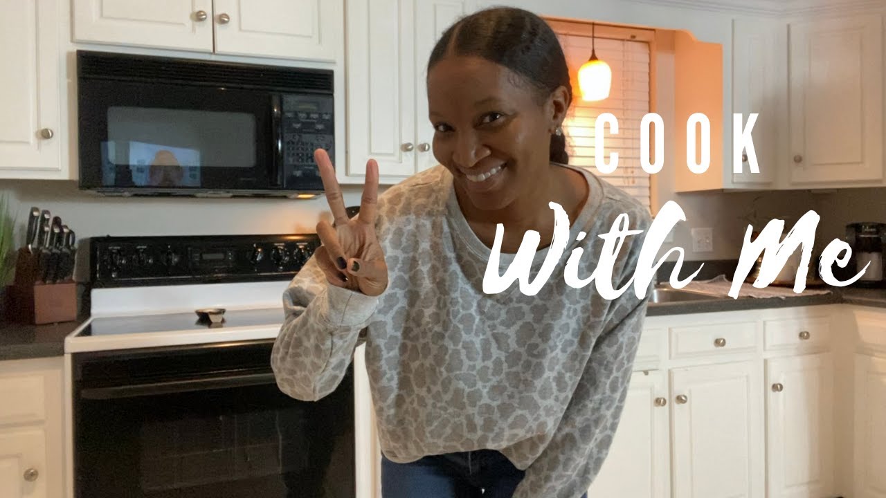 Cook With Me + Getting off of Work | Vlogmas Day 2
