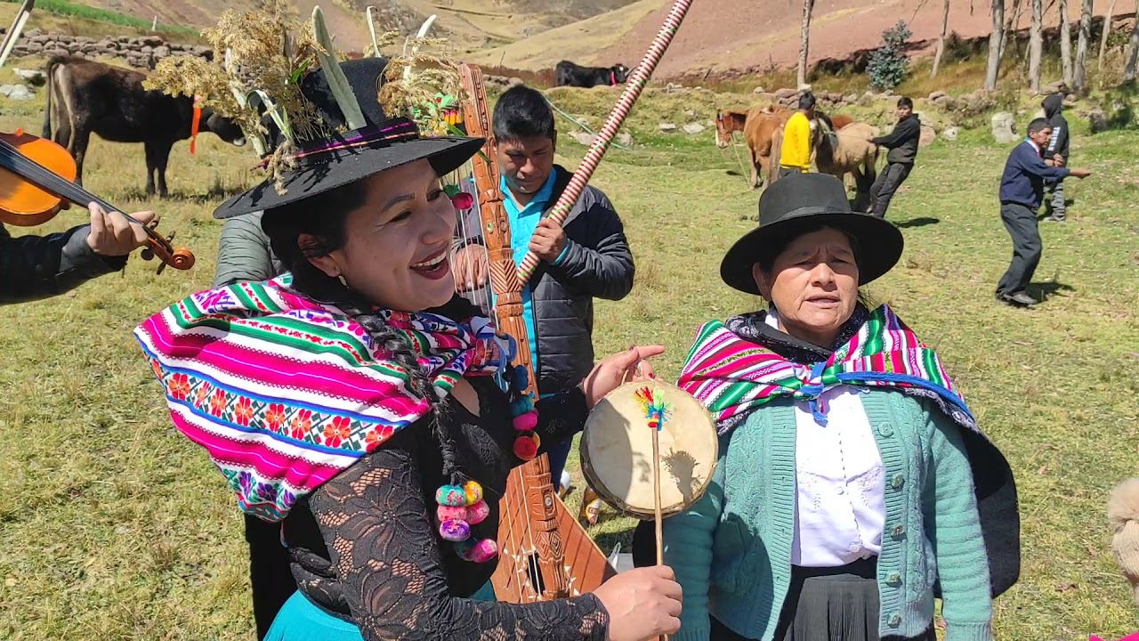 SUNQU SUWA DE VIILA TINTAY HERRANZA DE VACAS EN PAZOS HUANCAVELICA FAMILIA ROMERO CHÁVEZ EN ITALIA