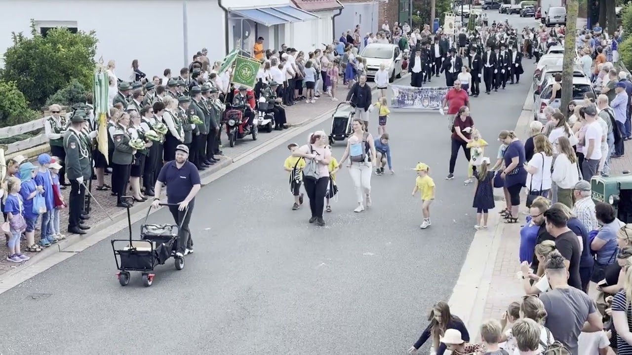 Volks- und Schützenfest Ahlten 2024: Großer Festumzug