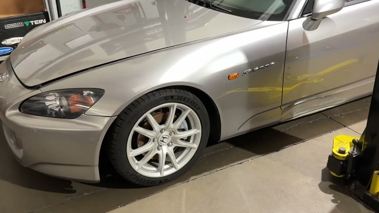 S2000 попал в аварию — разбит из-за незначительной вмятины — ещё один автомобиль сгорел.