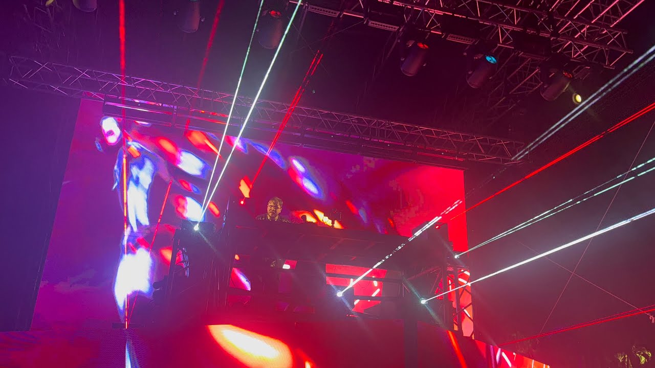 Ray Volpe live in Hawaii(4k)