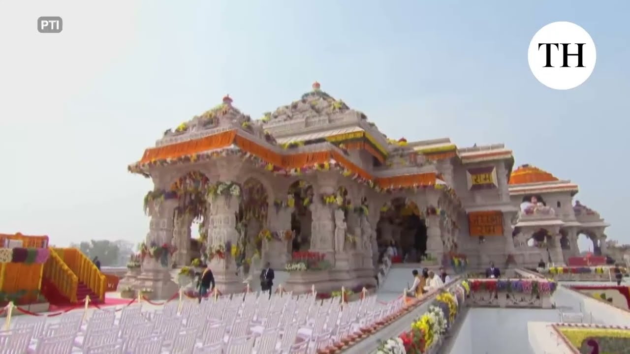 Devotees brave fog and chilly weather to seek Lord Ram's blessings | Ram Mandir | Ayodhya