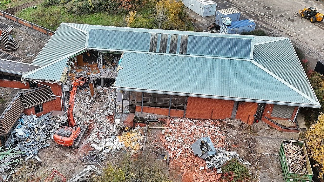 DEMOLITION RAMPS UP | Bricks Not Even Dirty | TWO DIGGERS ON SITE | DEMOLISHING South Norfolk House 