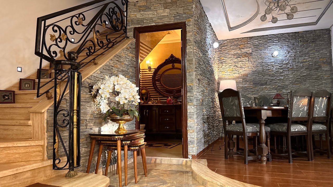 فيلا صغيرة مفروشة بثلاث طوابق  بإقامة محروسة مجهزة بمسابح وكل المرافق الضرورية villa for sale