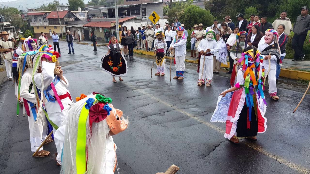 Colorido en la XXIII Feria del Gab&aacute;n 2016 en Charapan