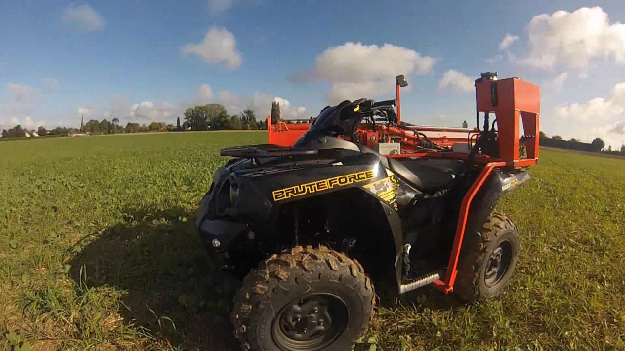Ensemble quad et tari&egrave;re hydraulique pour pr&eacute;l&egrave;vement de terre
