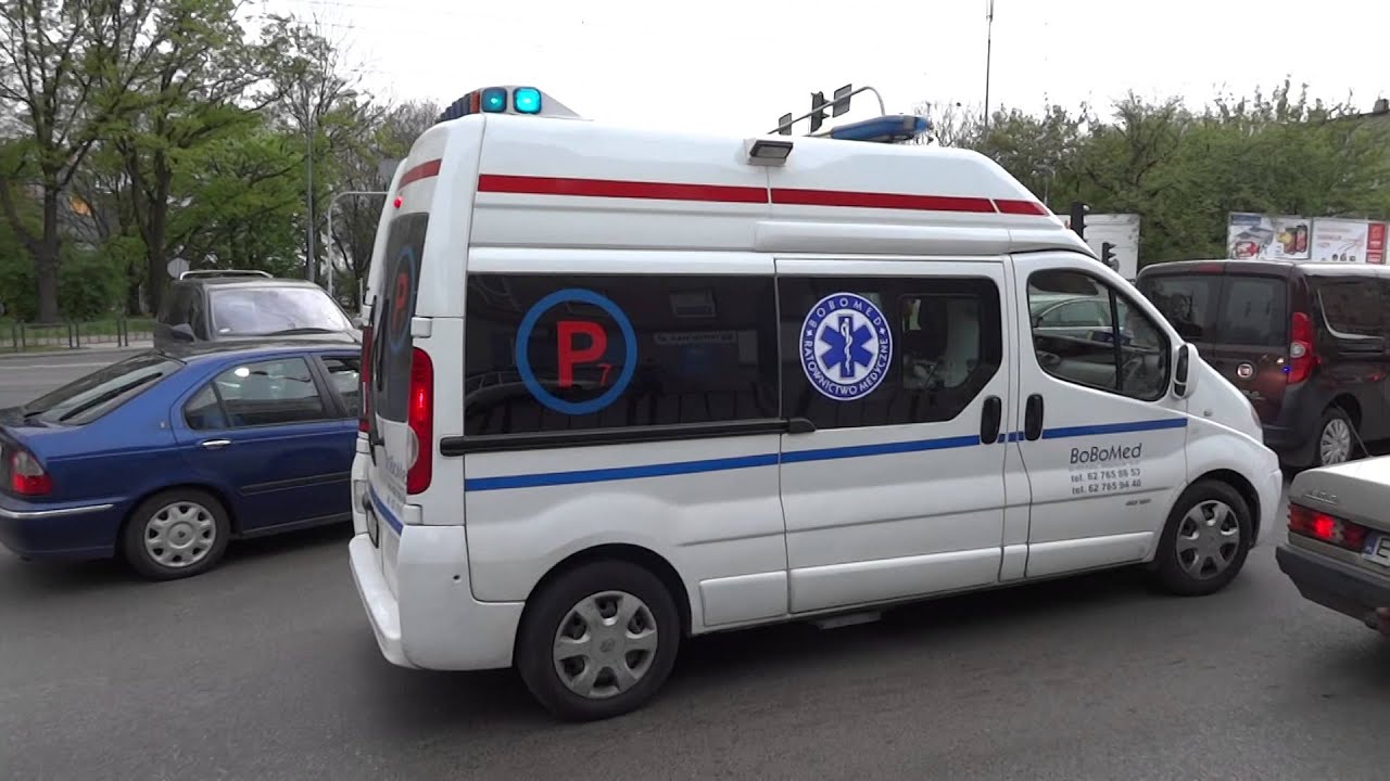 Alarmowo po chodniku - P-7 - Renault Trafic - BoBoMed