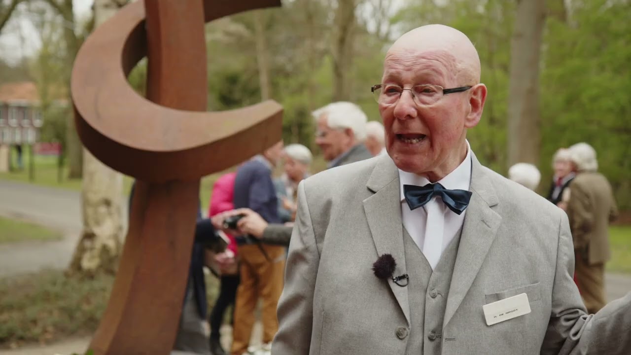 Onthulling Dennenoord monument van verzet Zuidlaren