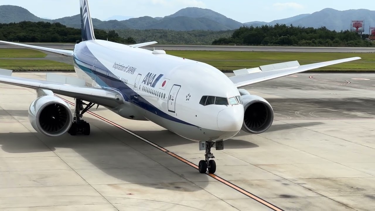 ANA B777-200 JA713A  広島空港　到着