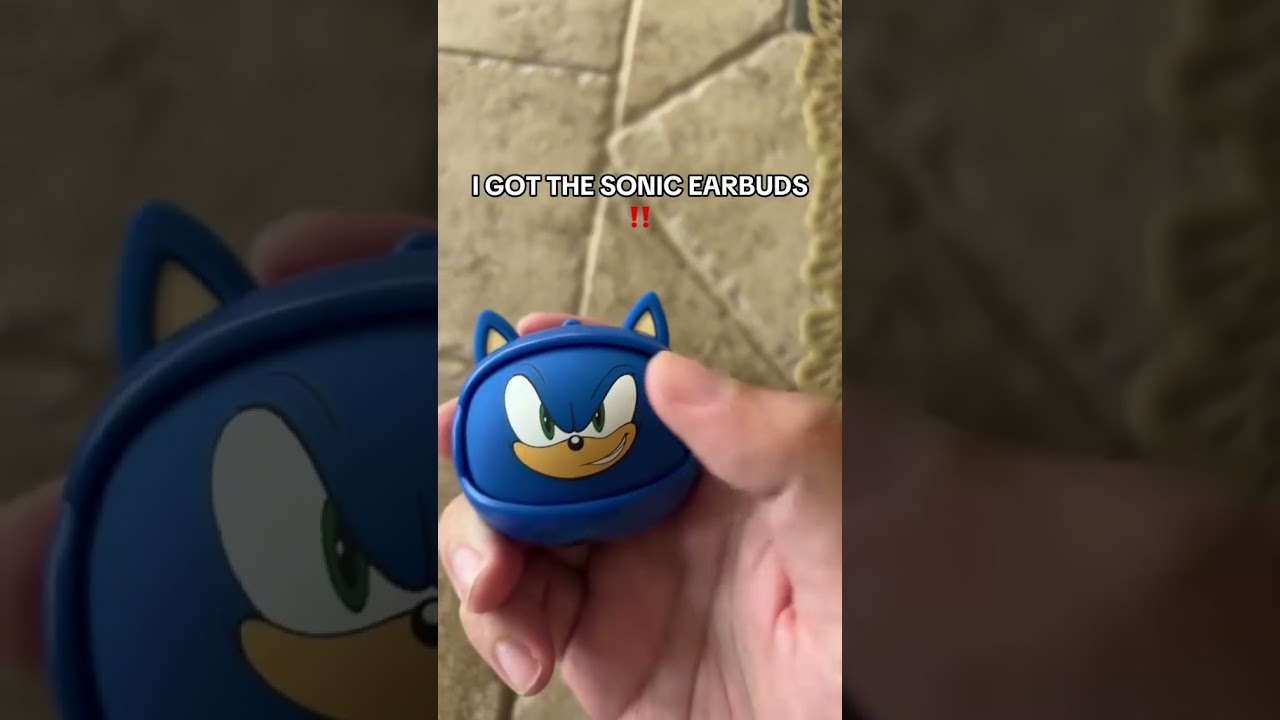 THESE SONIC THE HEDGEHOG EARBUDS ARE SO COOL