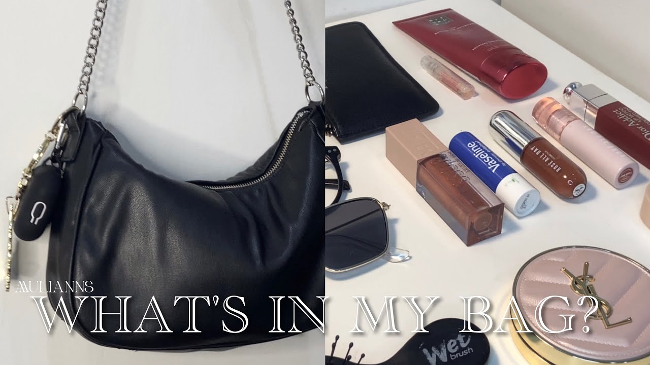 what's in my bag ♡